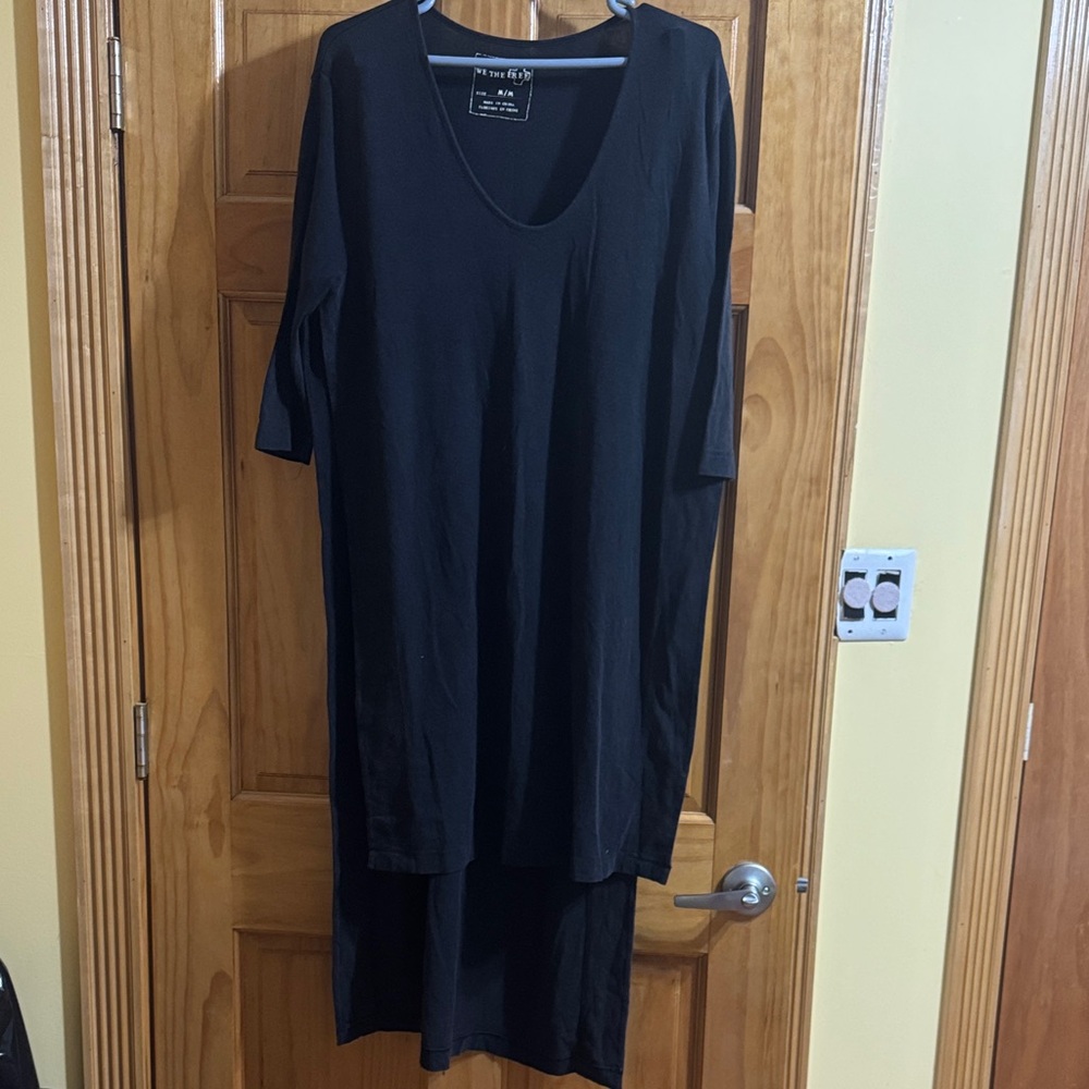 We The Free Black shortsleeve Top with side slit